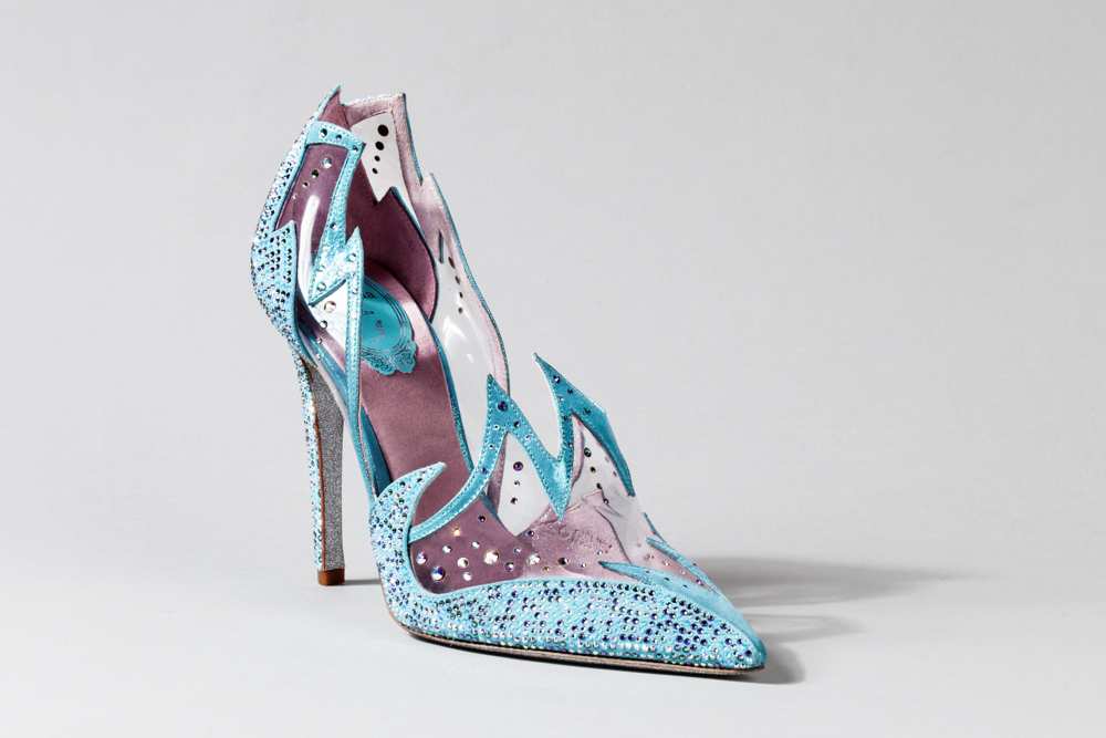 1101106_des-createurs-subliment-la-pantoufle-de-verre-de-cendrillon-web-tete-0204218366261