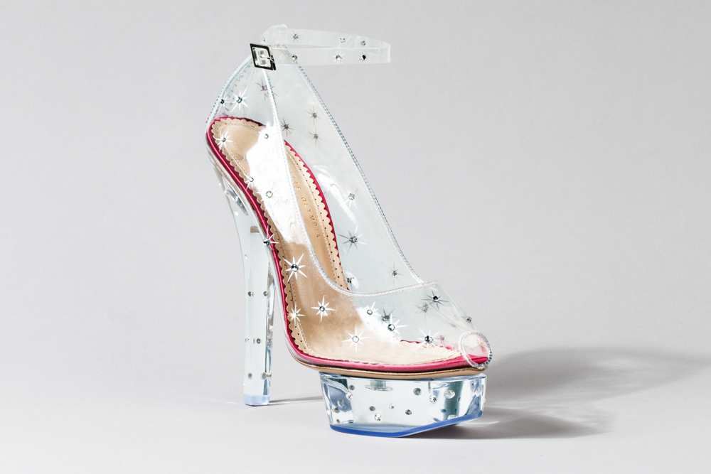 1101106_des-createurs-subliment-la-pantoufle-de-verre-de-cendrillon-web-tete-0204218366376