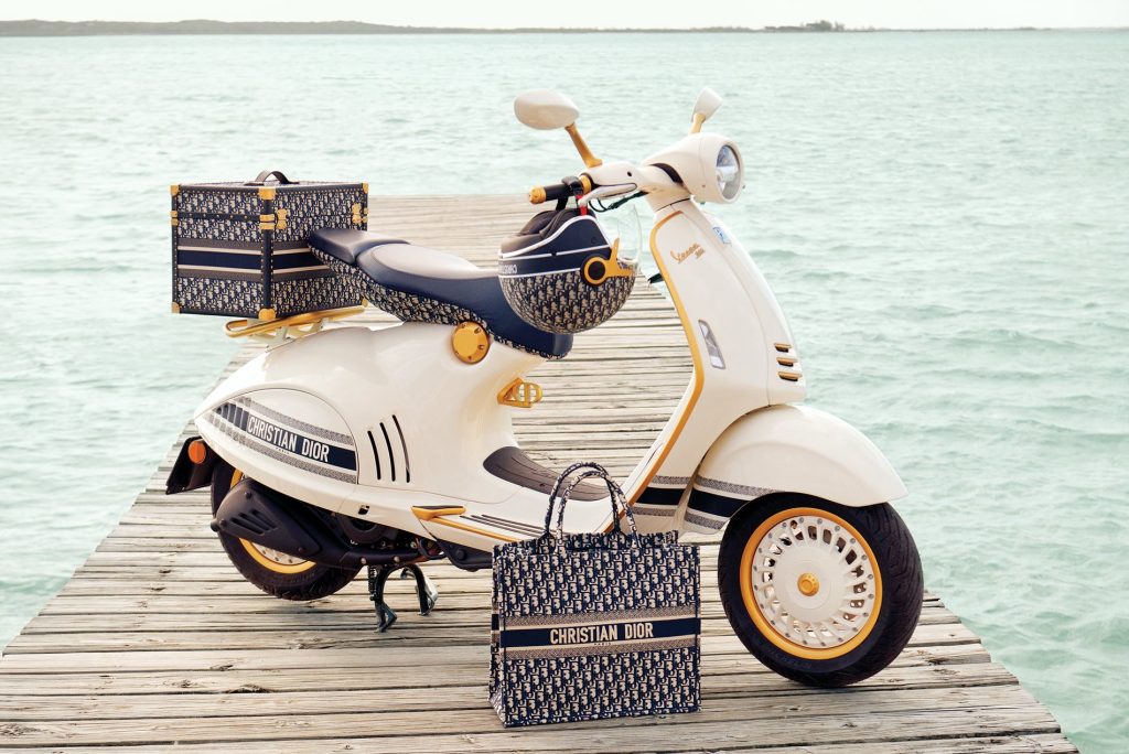 1591965747500010-DIOR_FALL_2020_DIORIVIERA_VESPA-946_3