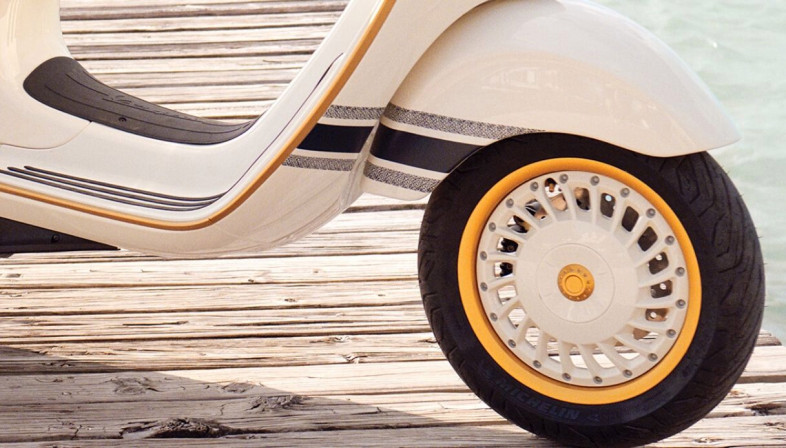 christian-dior-vespa